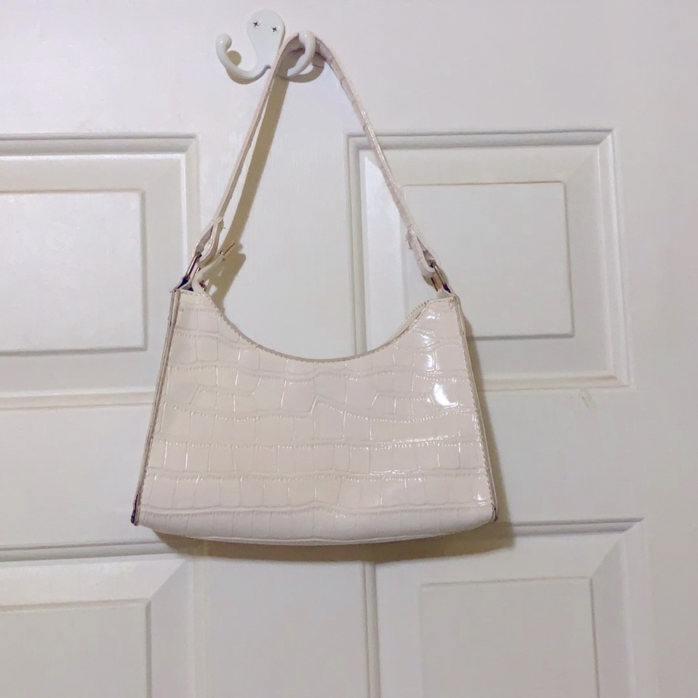 White shoulder bag